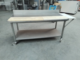 Mobile work table ertalon